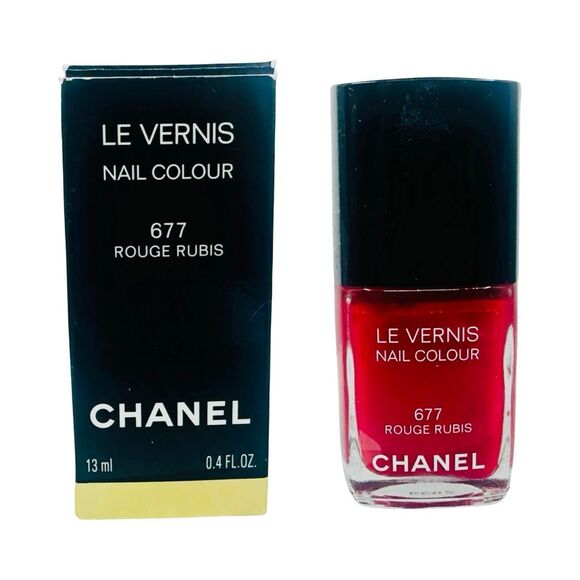 CHANEL Le Vernis Nail Colour - 677 Rouge Rubis - 13 ml / 0.4 fl oz - Picture 1 of 5
